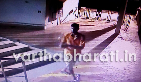 ಮಸೀದಿಗೆ ಕಲ್ಲೆಸೆದು ಪರಾರಿ: ಸಿಸಿಟಿವಿ ಕ್ಯಾಮೆರಾದಲ್ಲಿ ದೃಶ್ಯ ಸೆರೆ